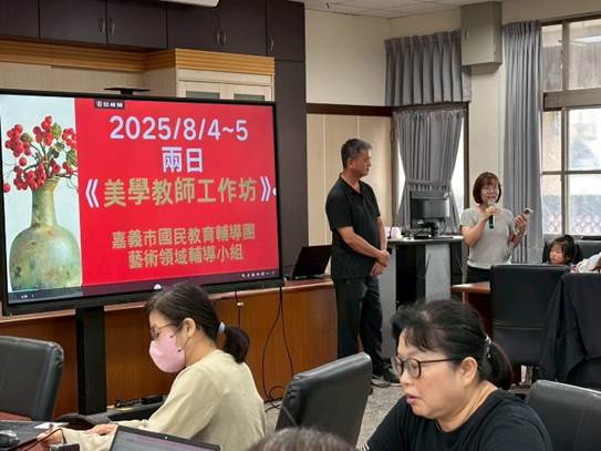 一張含有 文字, 室內, 服裝, 人員 的圖片

AI 產生的內容可能不正確。